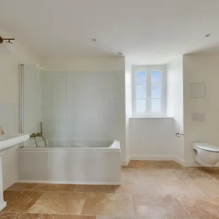 Maison Familiale Pour 12 Adultes Et 2 Enfants *